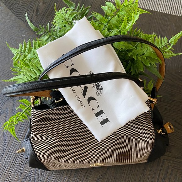 COACH NEW HAND BAG - Picture 1 of 9